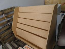 Magazine or bookstation