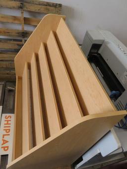 Magazine or bookstation