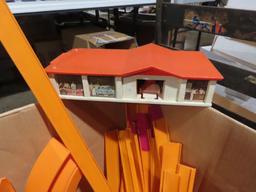 Hot Wheels track with building