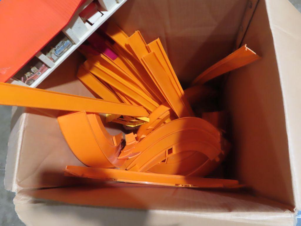 Hot Wheels track with building