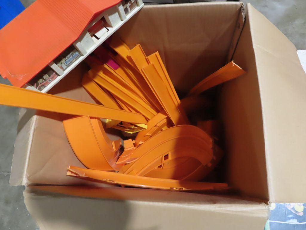 Hot Wheels track with building