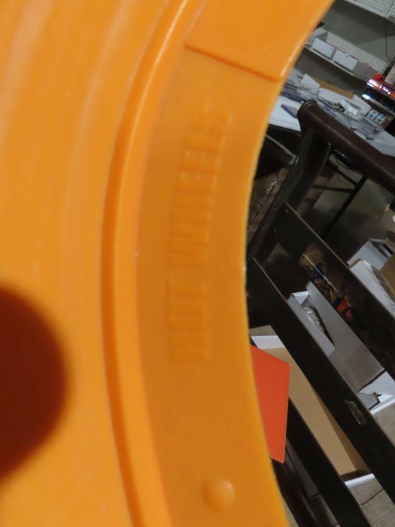 Hot Wheels track with building