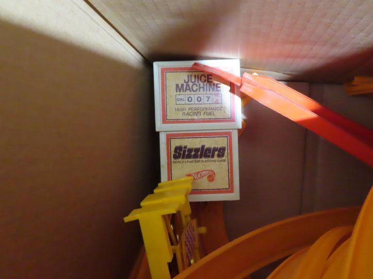 Hot Wheels track with building