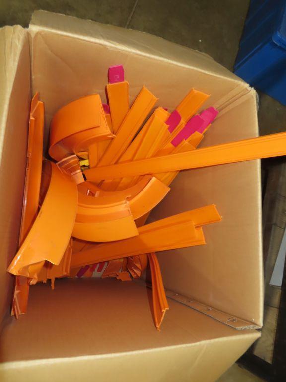 Hot Wheels track with building