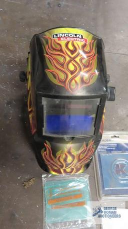 Lincoln automatic welding mask with accessories