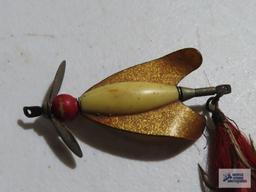 Red bucktail double action twirl bug wiggler fishing lure