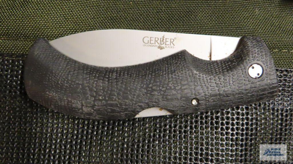 Gerber knife set in case