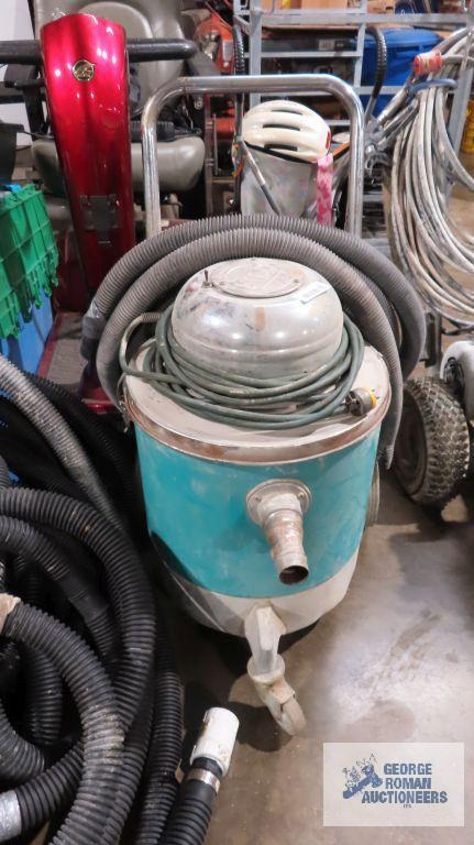 Hild commercial shop-vac with extra hose