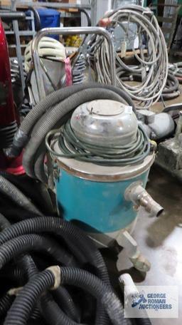 Hild commercial shop-vac with extra hose