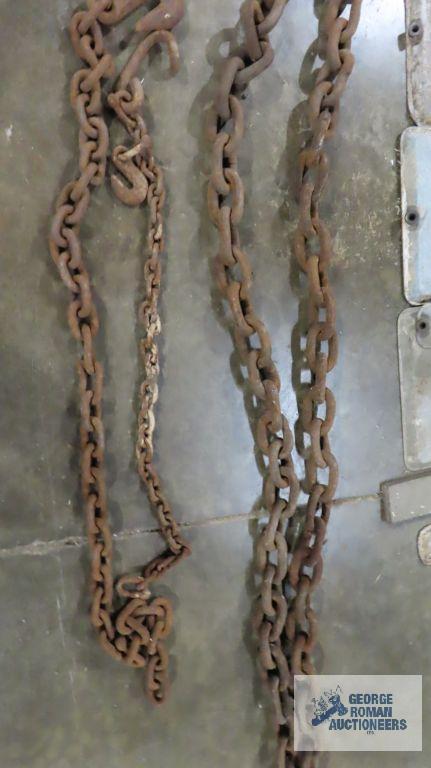 Chain with hooks and smaller chains