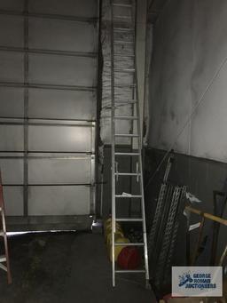 28' ALUMINUM EXTENSION LADDER