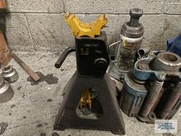 HYDRAULIC JACKS AND PULLER