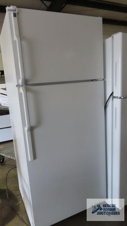 GE refrigerator, model number TBX16SAZDRWH, missing shelves