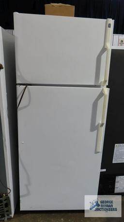 GE refrigerator, model number TXB16SAZERWH, missing parts on door