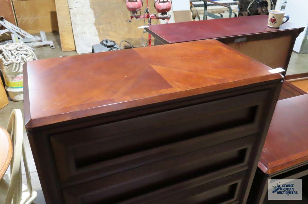 Cherry finish chest, matches lots 18-20