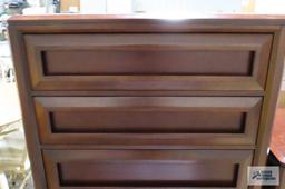 Cherry finish chest, matches lots 18-20