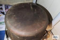 cast iron Dutch oven with handle