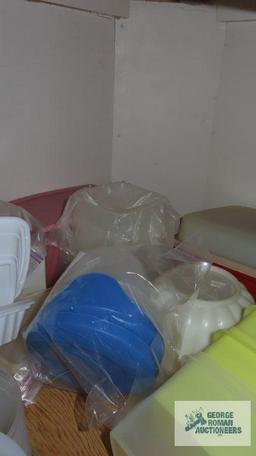 Cupboard lot of plasticware