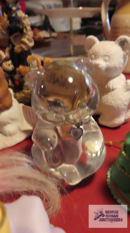 Small figurines, including Fenton glass bear
