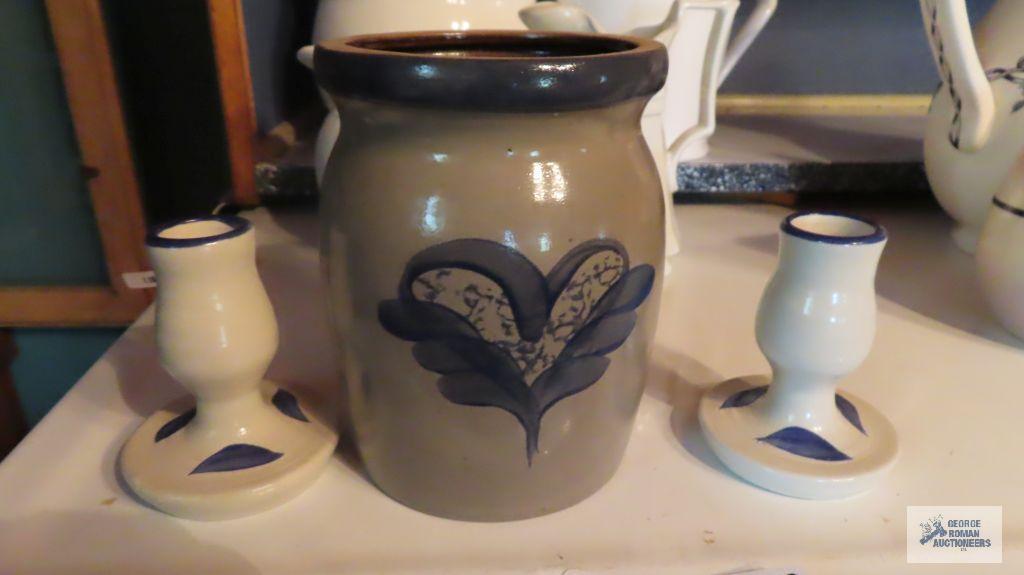 Blue design pottery ware