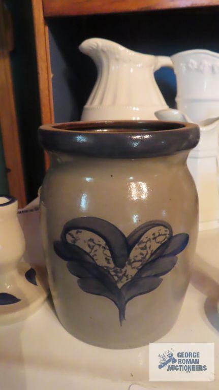 Blue design pottery ware