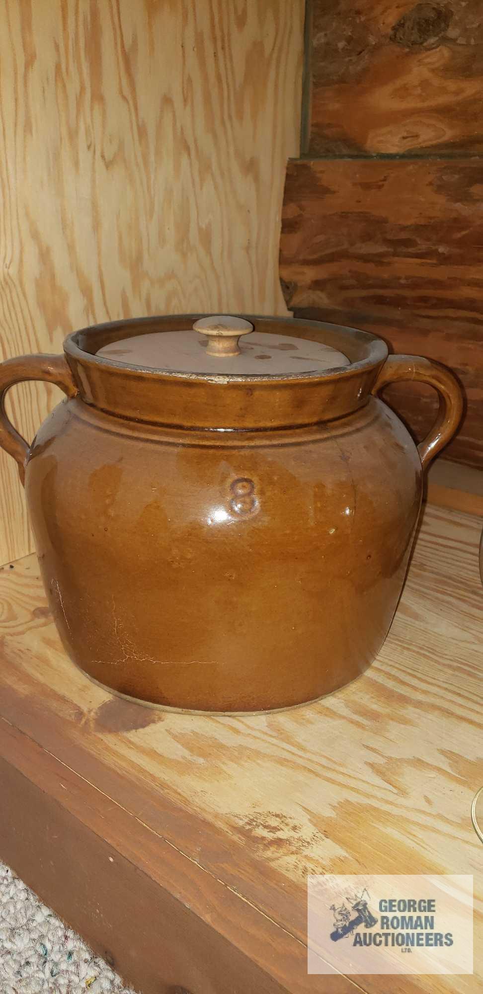 Number eight bean pot with wooden lid