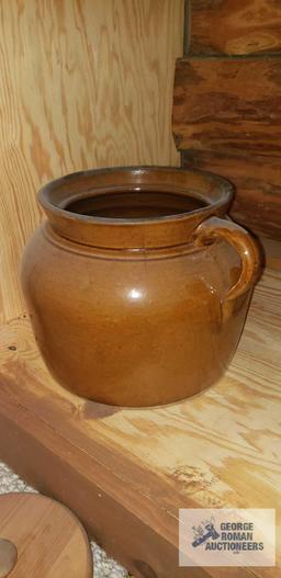 Number eight bean pot with wooden lid