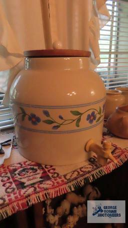 Pottery water or lemonade container