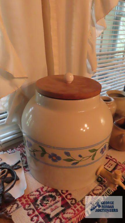 Pottery water or lemonade container