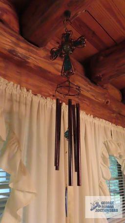 Cross wind chime