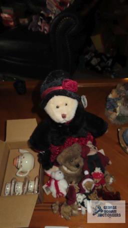 Boyds bears and teapot set