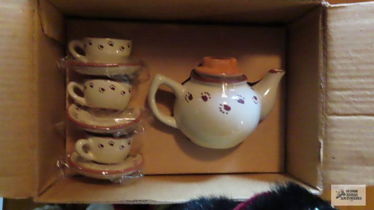 Boyds bears and teapot set