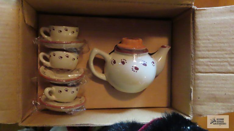 Boyds bears and teapot set