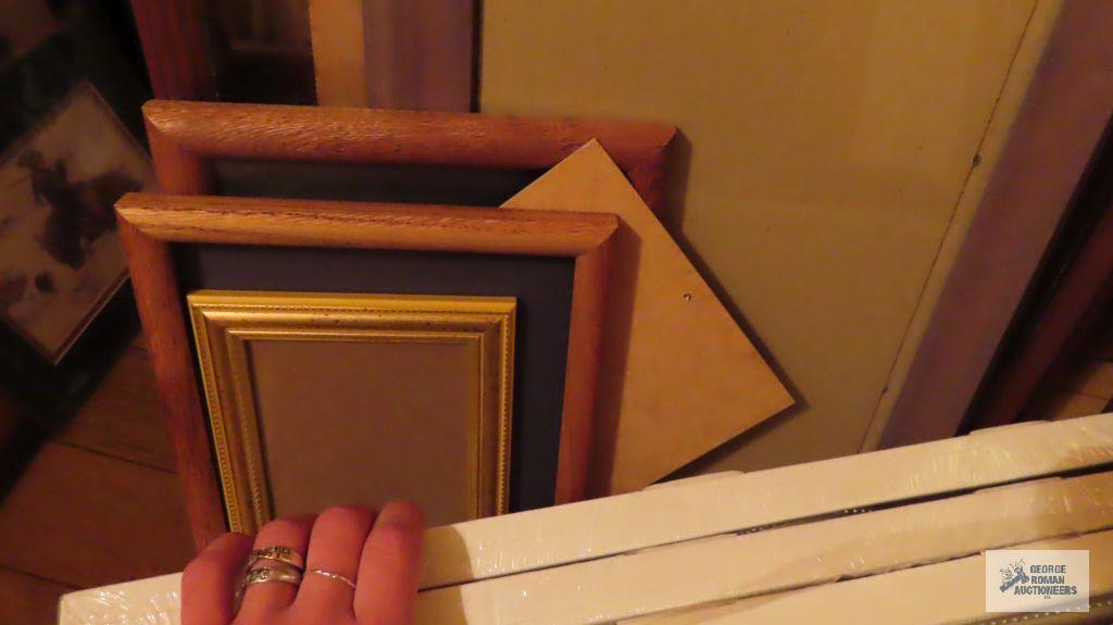 Lot of a variety of picture frames