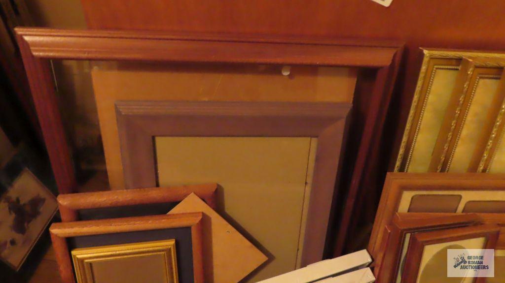 Lot of a variety of picture frames