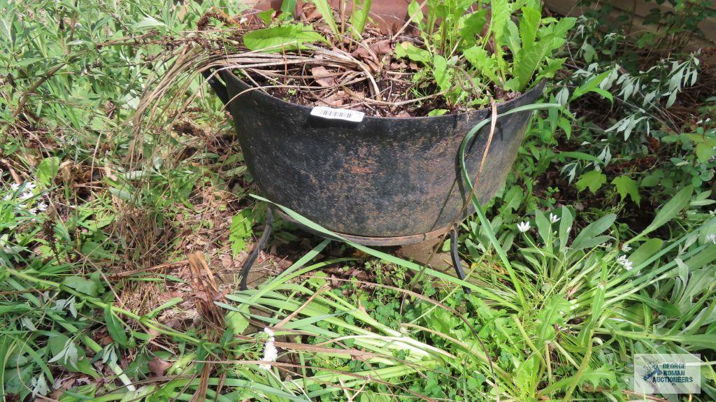 Cast iron cauldron with stand