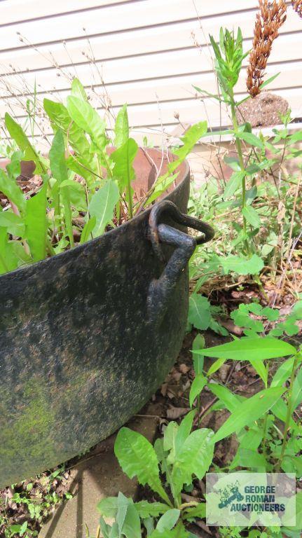 Cast iron cauldron with stand