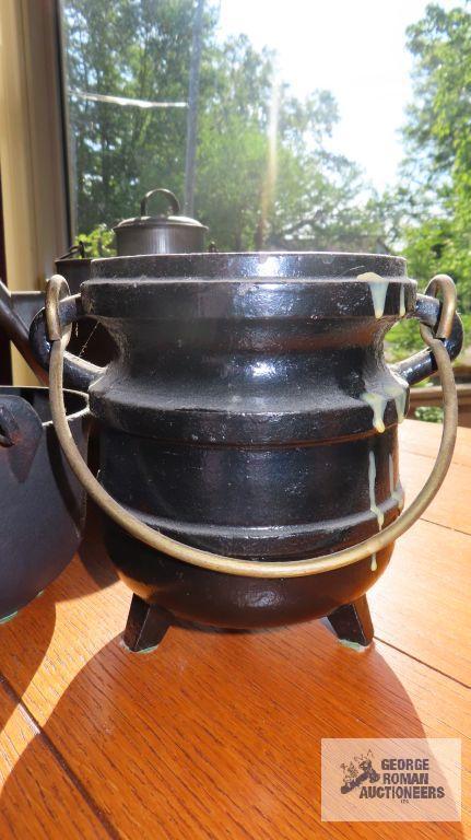 Small English kettle and two heavy kettles, one by Everett