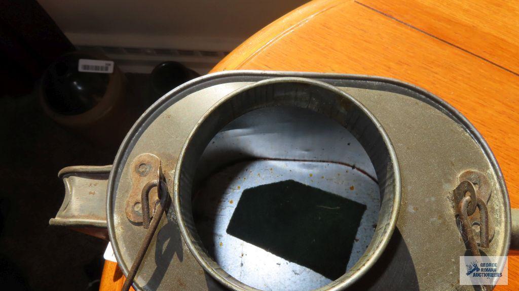 Tin container with handle, lid and spout