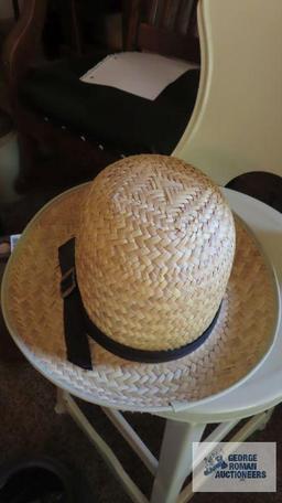 Woven hat, size small