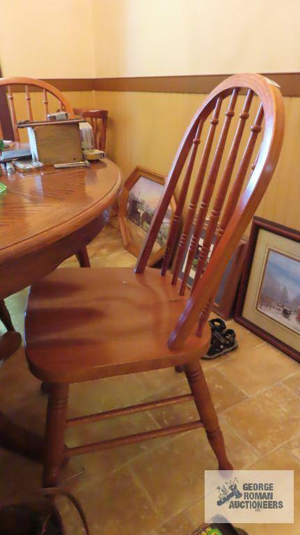 Round pedestal table with leaf and five chairs and glass top