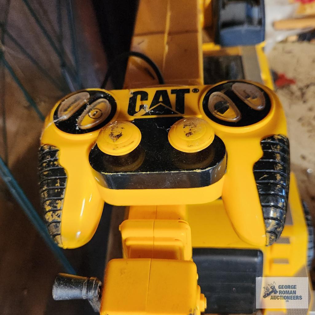 Remote control toy caterpillar crane