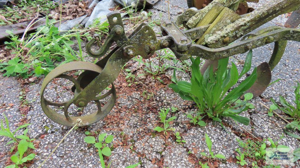 Antique cultivator