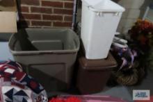 Laundry hamper....wastebasket....tote, no lid.