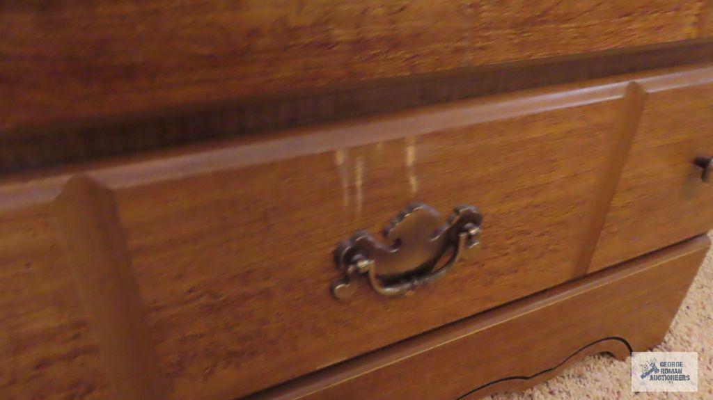 Chest of drawers