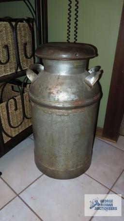 Metal milk can