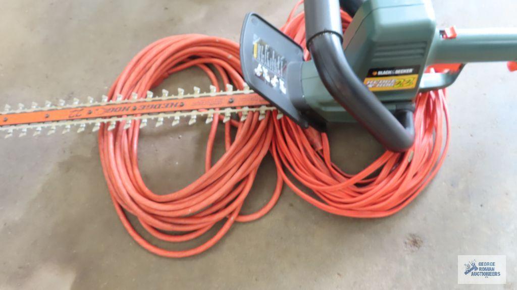 Hedgehog trimmer with extension cords