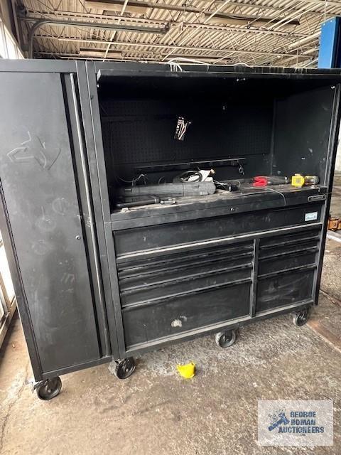 Husky industrial roller tool cabinet with electric