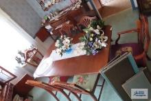 Dining room table with one leaf and six chairs with padding