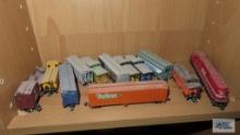 Lot of Atlas N scale boxcars and locomotive